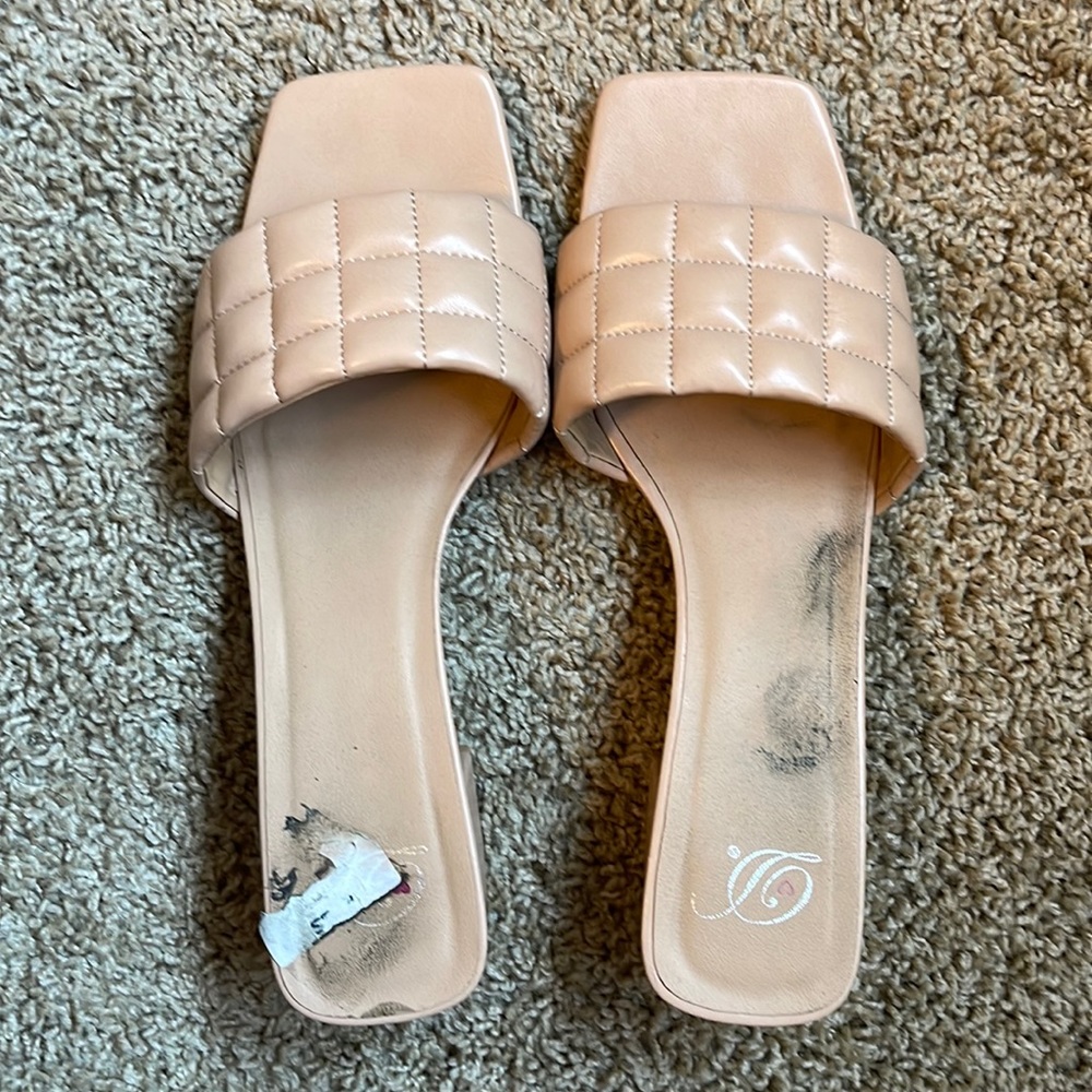 Beige heel shoes size 10